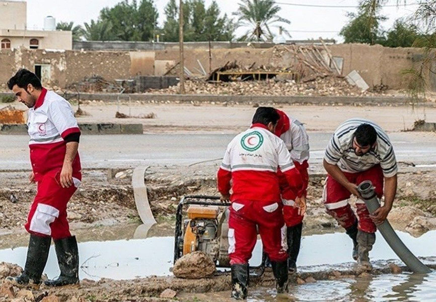 امدادرسانی نیروهای هلال احمر در ۱۳۸ روستای سیل زده در کرمان