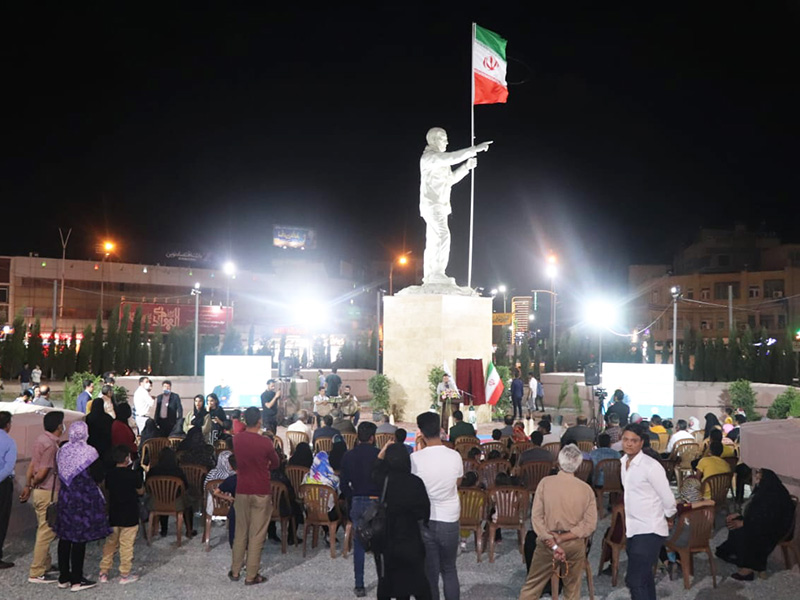 نصب مجسمه سردار دل‌ها در میدان آزادی