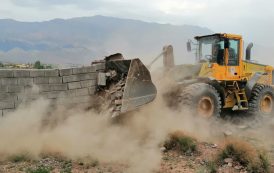 رفع تصرف و تخریب ساخت و سازهای غیرمجاز در ٢٠ هکتار از اراضی