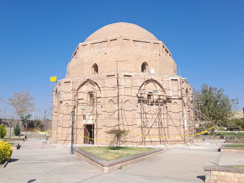 مرمت گنبد جبلیه به‌صورت اضطراری و با تأیید شورای فنی در حال انجام است