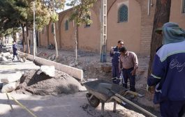 اجرای طرح‌های سنتی در مسیر پیاده‌روی مسجد امام‌خمینی(ره)