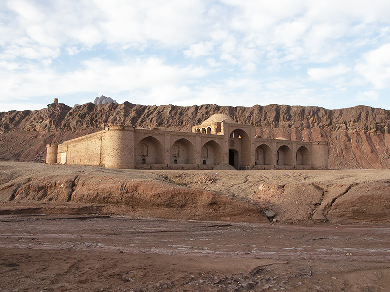 آغاز مرمت کاروانسرای جهانی چاه‌کوران شهرستان راور
