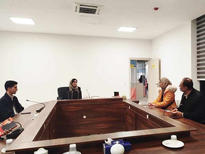 نشست معرفی و جشن امضای اثر ترجمه در نمایشگاه کتاب کرمان