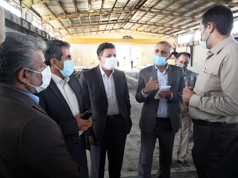 بازدید رئیس کمیسیون اقتصادی مجلس از کارگاه تیرسازی با تیربتن در شهرک خضرا کرمان