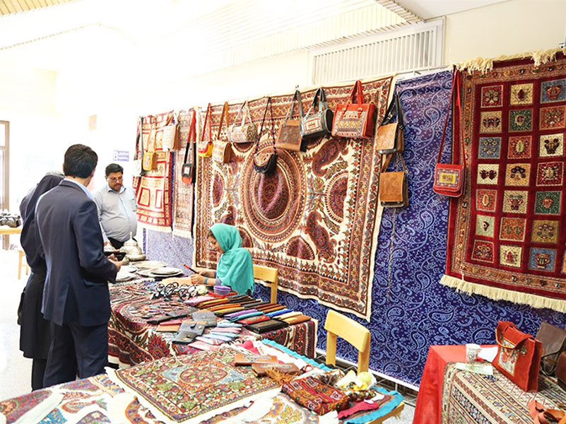 دستورالعمل صدور پروانه فعالیت فروشگاه‌های صنایع‌دستی کرمان صادر شد