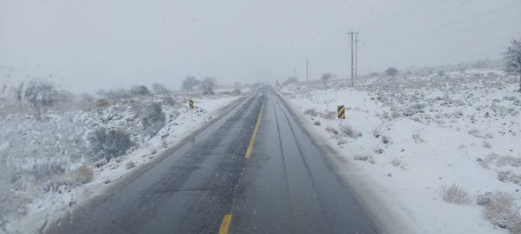 ادامه بارش‌های باران و برف در استان کرمان؛ انسداد برخی راه‌های روستایی در مناطق کوهستانی