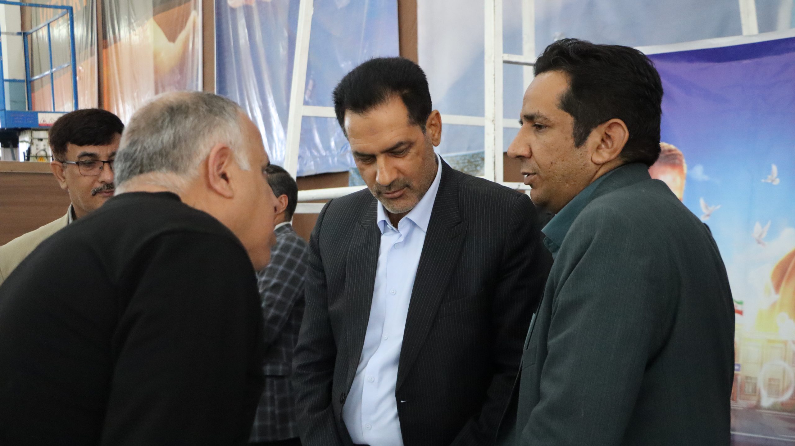 برپایی میز خدمت اداره کل آموزش و پرورش در نماز جمعه کرمان